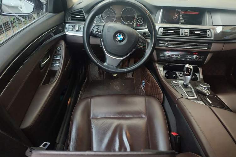Used BMW 5 Series 2014 525Li Luxury Design Package Steering Wheel