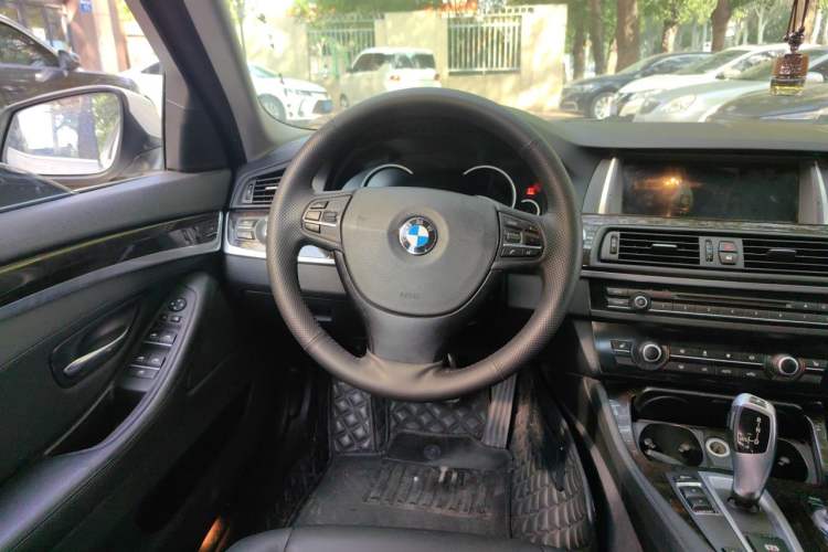 Used BMW 5 Series 2014 525Li Leading Model Steering Wheel