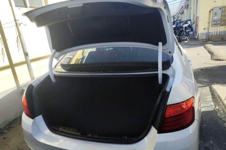 Used BMW 5 Series 2014 520i Elegant Edition Trunk