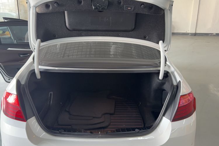 Used BMW 5 Series 2014 525Li Luxury Design Package Trunk