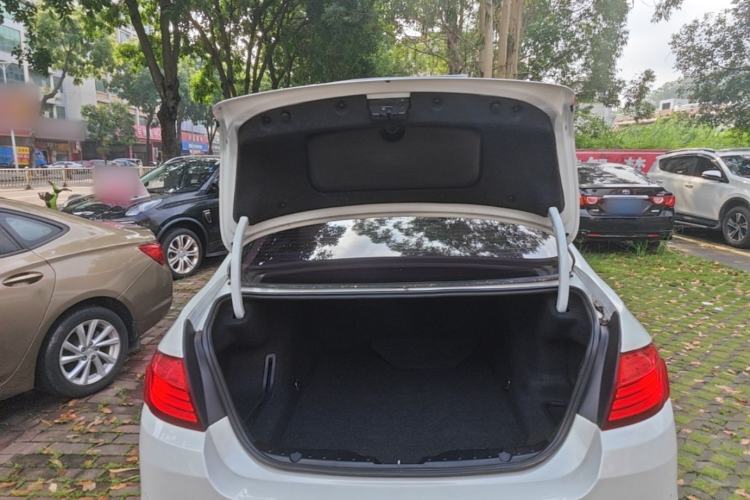 Used BMW 5 Series 2014 525Li Leading Model Trunk