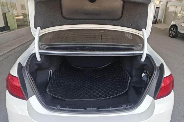 Used BMW 5 Series 2014 525Li Leading Model Trunk