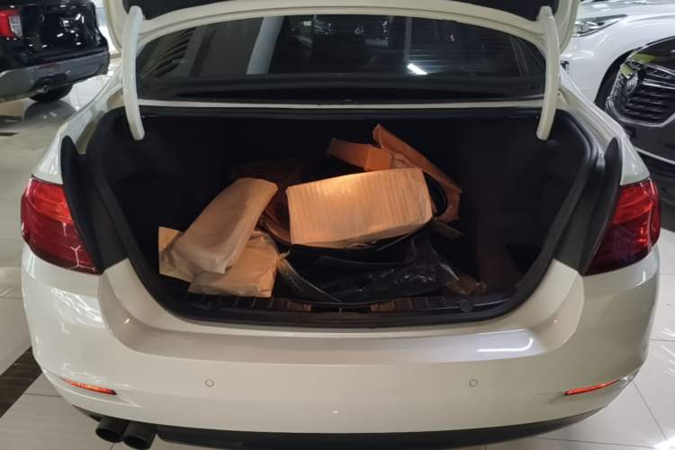 Used BMW 5 Series 2014 520i Elegant Edition Trunk