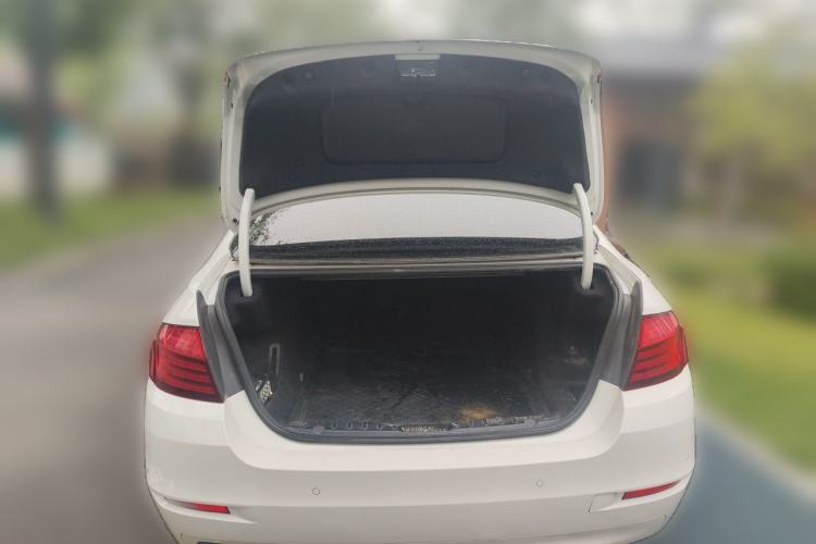 Used BMW 5 Series 2014 525Li Leading Model Trunk