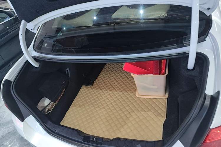 Used BMW 5 Series 2014 525Li Leading Model Trunk