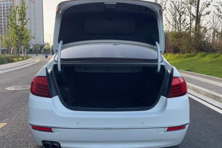 Used BMW 5 Series 2014 525Li Luxury Design Package Trunk