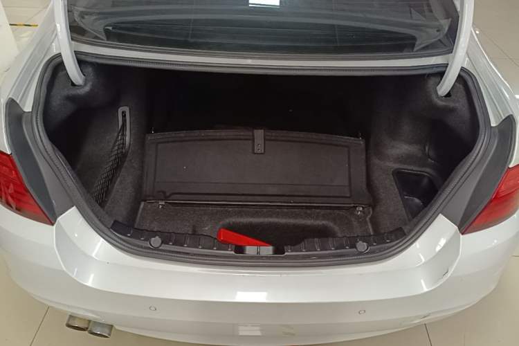 Used BMW 5 Series 2014 525Li Leading Model Trunk
