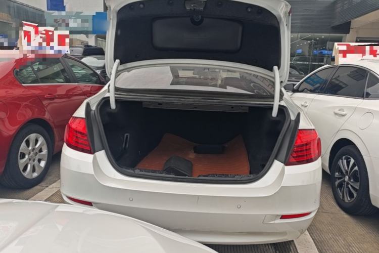 Used BMW 5 Series 2014 525Li Leading Model Trunk