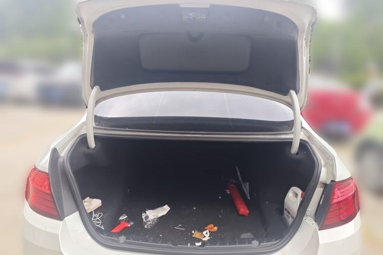 Used BMW 5 Series 2014 520i Elegant Edition Trunk