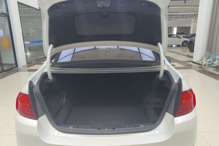Used BMW 5 Series 2014 525Li Leading Model Trunk