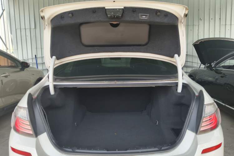 Used BMW 5 Series 2014 520i Elegant Edition Trunk