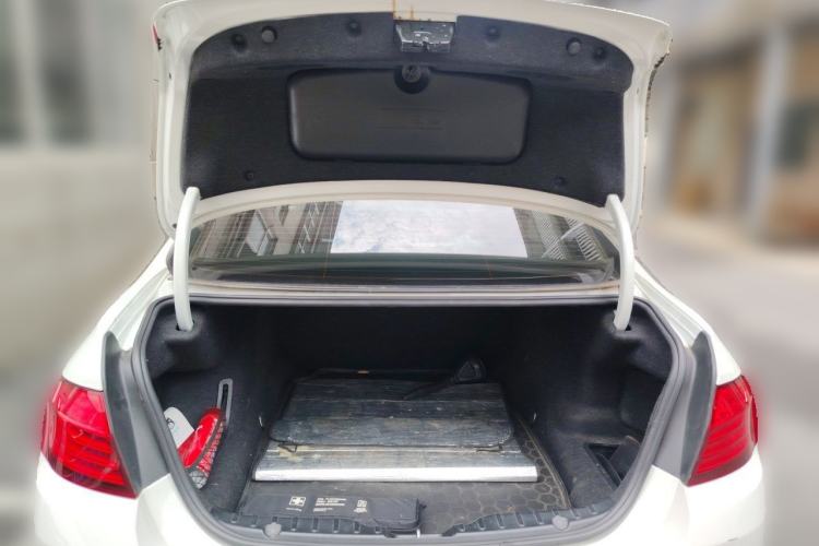 Used BMW 5 Series 2014 525Li Leading Model Trunk