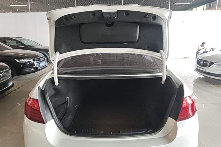 Used BMW 5 Series 2014 520Li Elegant Model Trunk