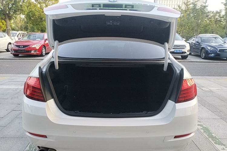 Used BMW 5 Series 2014 520Li Elegant Model Trunk