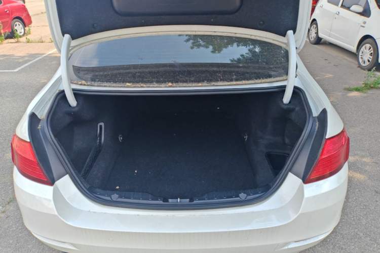 Used BMW 5 Series 2014 520Li Elegant Model Trunk