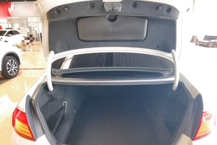 Used BMW 5 Series 2014 525Li Leading Model Trunk