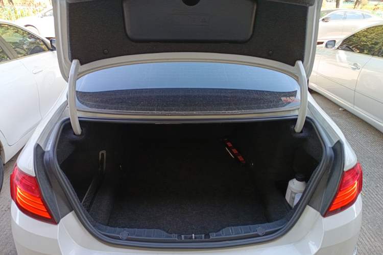 Used BMW 5 Series 2014 525Li Leading Model Trunk