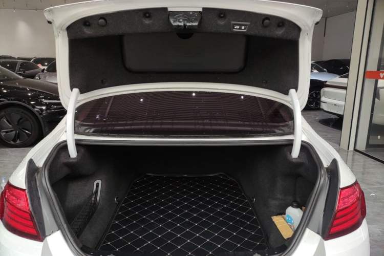 Used BMW 5 Series 2014 535Li Leading Model Trunk