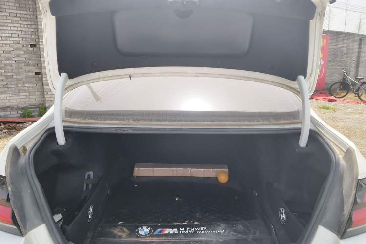 Used BMW 5 Series 2014 525Li Leading Model Trunk