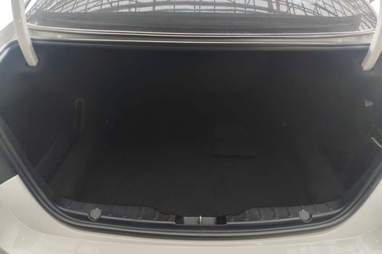 Used BMW 5 Series 2014 528Li Leading Model Trunk