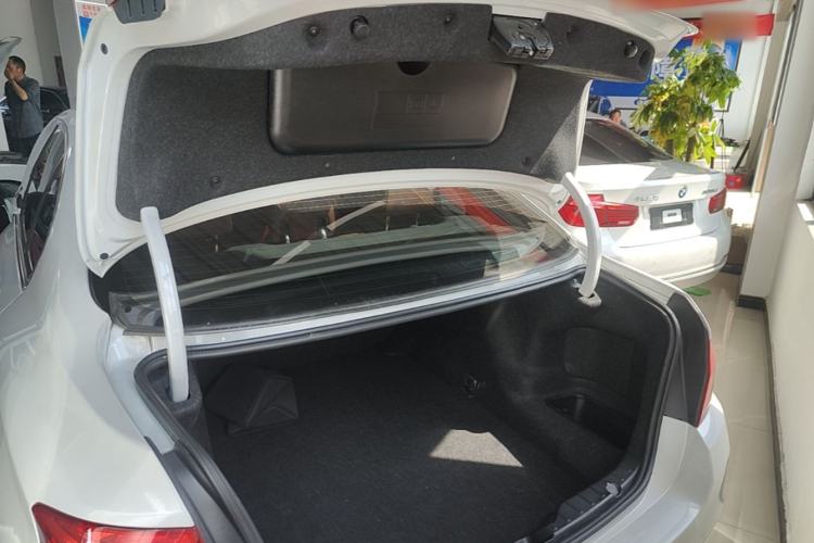 Used BMW 5 Series 2014 520Li Elegant Model Trunk