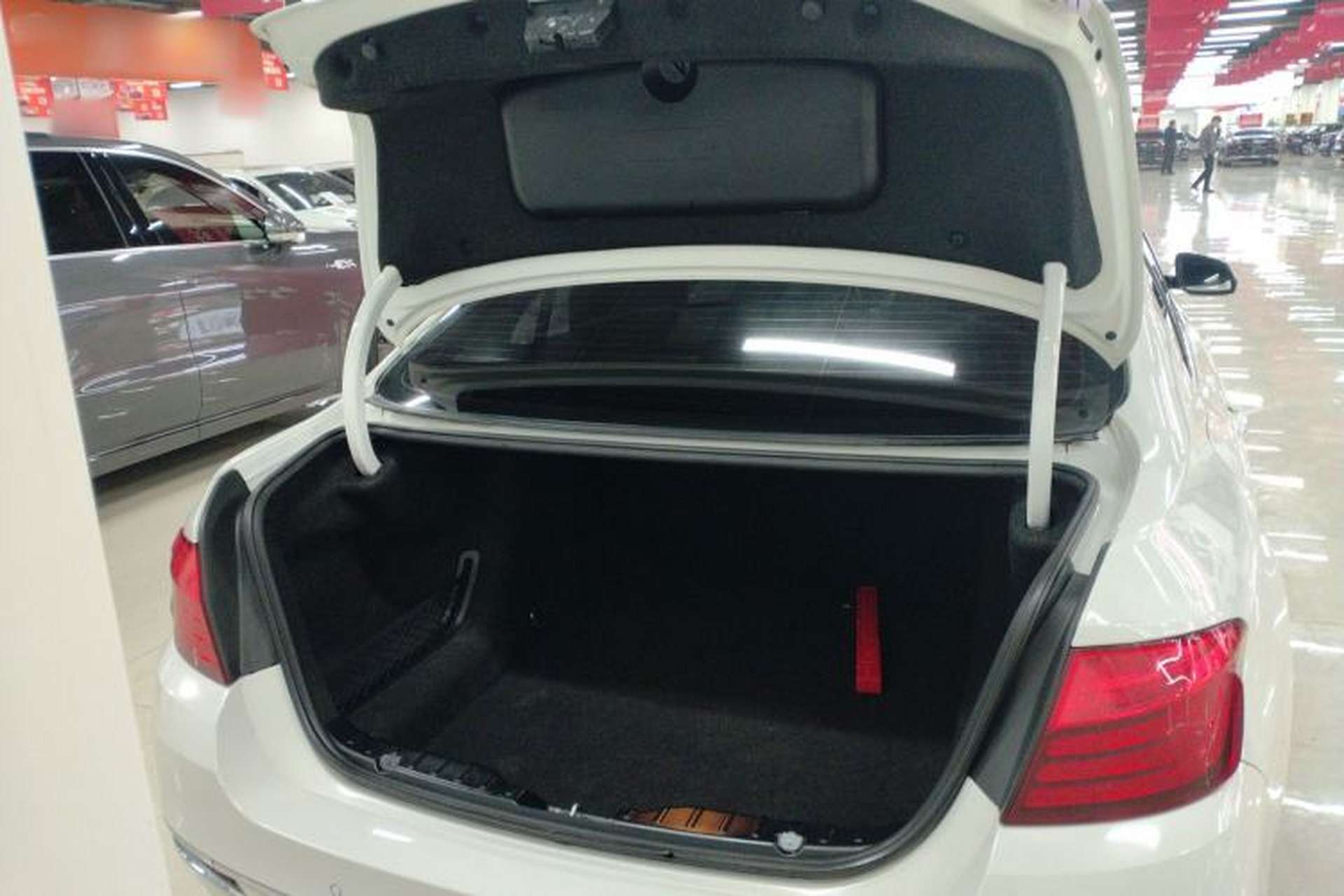 Used BMW 5 Series 2014 525Li Luxury Design Package Trunk