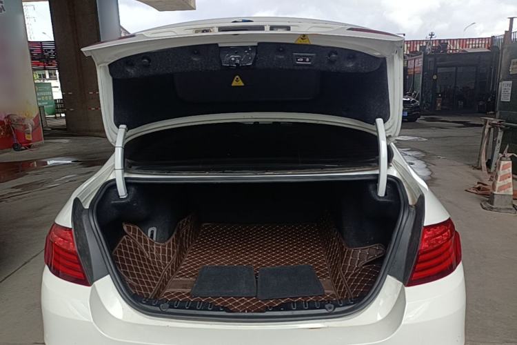 Used BMW 5 Series 2014 525Li Leading Model Trunk