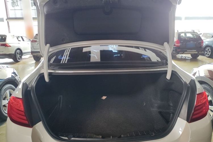 Used BMW 5 Series 2014 525Li Leading Model Trunk