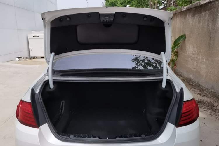 Used BMW 5 Series 2014 525Li Luxury Design Package Trunk