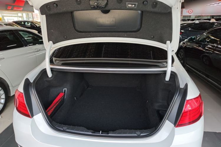 Used BMW 5 Series 2014 525Li Luxury Design Package Trunk