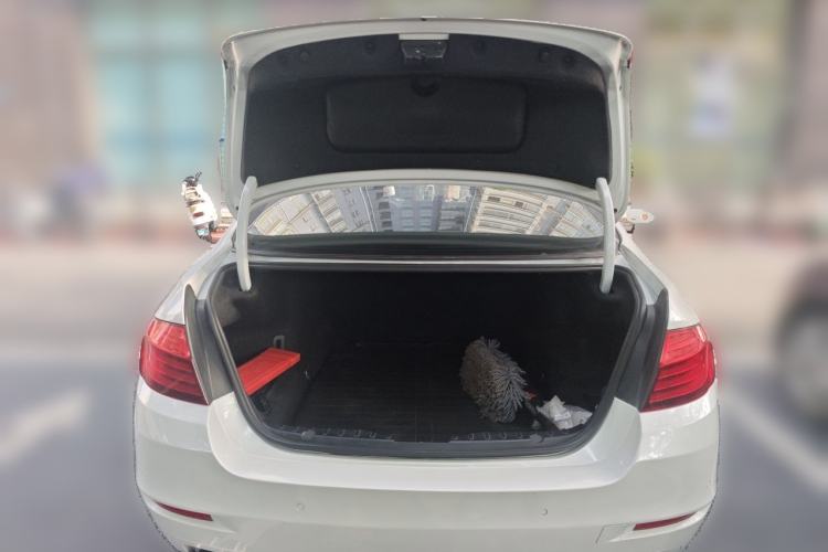 Used BMW 5 Series 2014 525Li Leading Model Trunk