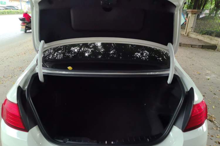 Used BMW 5 Series 2014 520Li Elegant Model Trunk