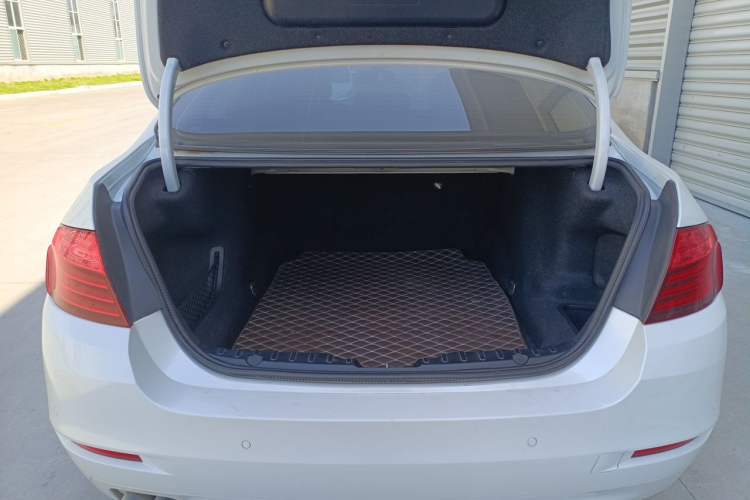 Used BMW 5 Series 2014 520Li Elegant Model Trunk
