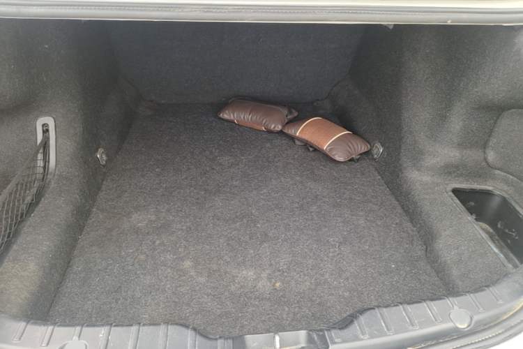 Used BMW 5 Series 2014 528Li xDrive Premium Edition Trunk