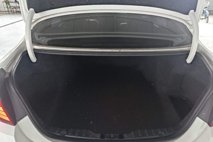 Used BMW 5 Series 2014 520i Elegant Edition Trunk