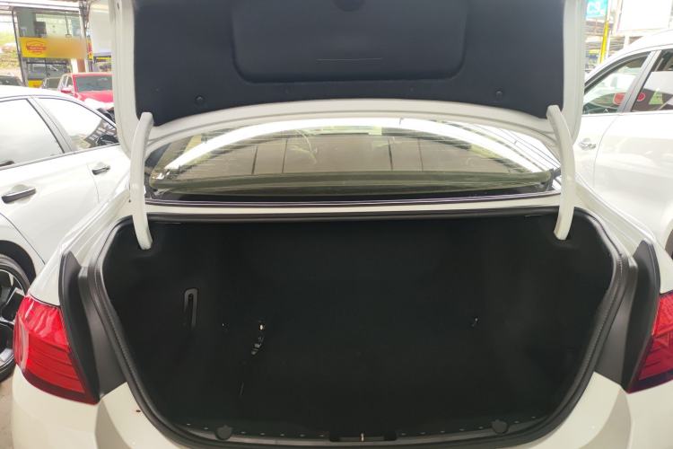 Used BMW 5 Series 2014 525Li Luxury Design Package Trunk