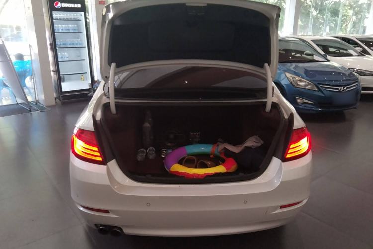 Used BMW 5 Series 2014 520i Elegant Edition Trunk