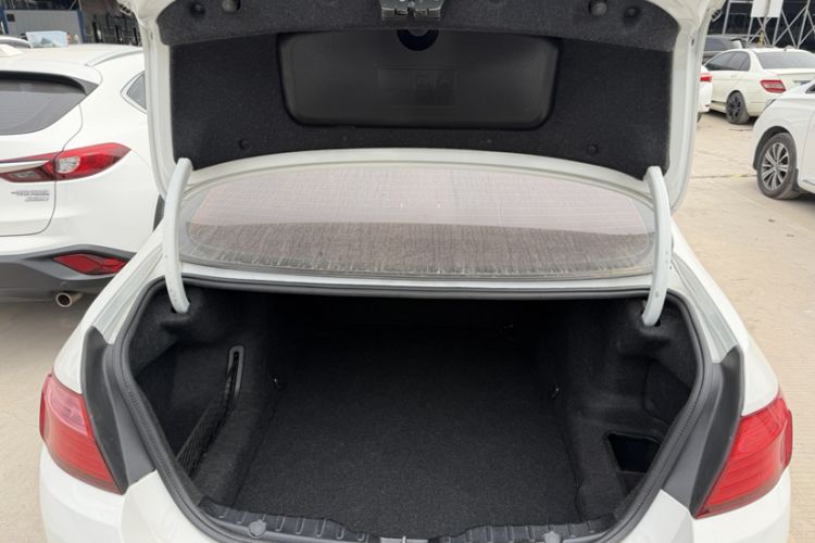Used BMW 5 Series 2014 525Li Leading Model Trunk