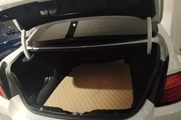 Used BMW 5 Series 2014 520Li Elegant Model Trunk