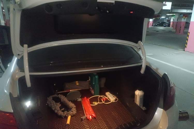 Used BMW 5 Series 2014 528Li Leading Model Trunk