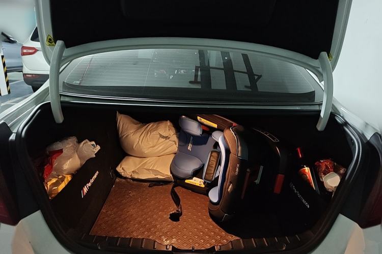 Used BMW 5 Series 2014 525Li Luxury Design Package Trunk