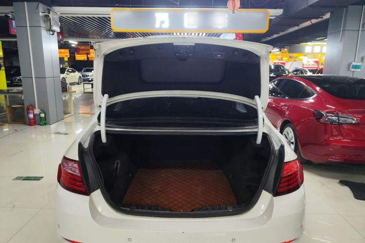 Used BMW 5 Series 2014 528Li Leading Model Trunk