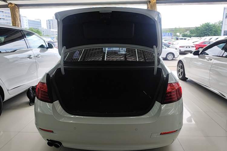 Used BMW 5 Series 2014 525Li Leading Model Trunk