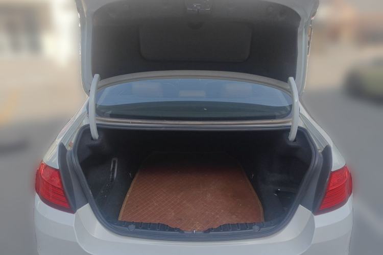 Used BMW 5 Series 2014 525Li Leading Model Trunk