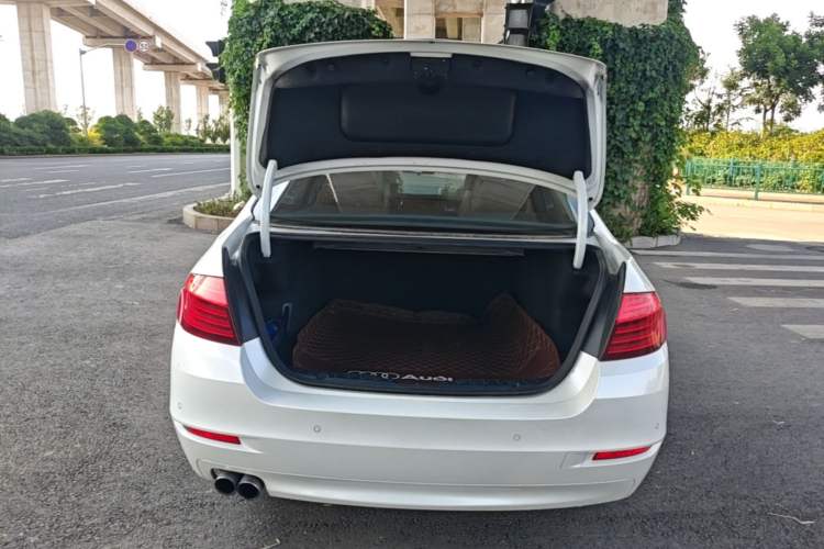 Used BMW 5 Series 2014 520Li Elegant Model Trunk