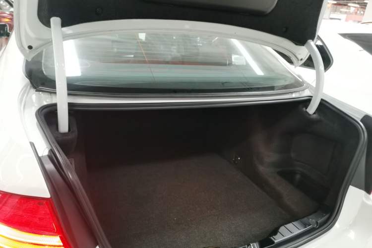 Used BMW 5 Series 2014 525Li Luxury Design Package Trunk