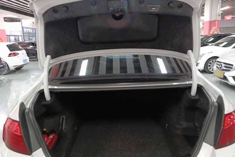 Used BMW 5 Series 2014 525Li Luxury Design Package Trunk