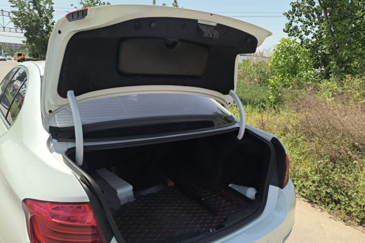 Used BMW 5 Series 2014 520Li Elegant Model Trunk