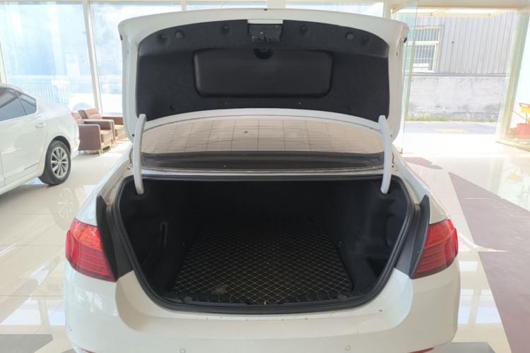 Used BMW 5 Series 2014 520Li Elegant Model Trunk
