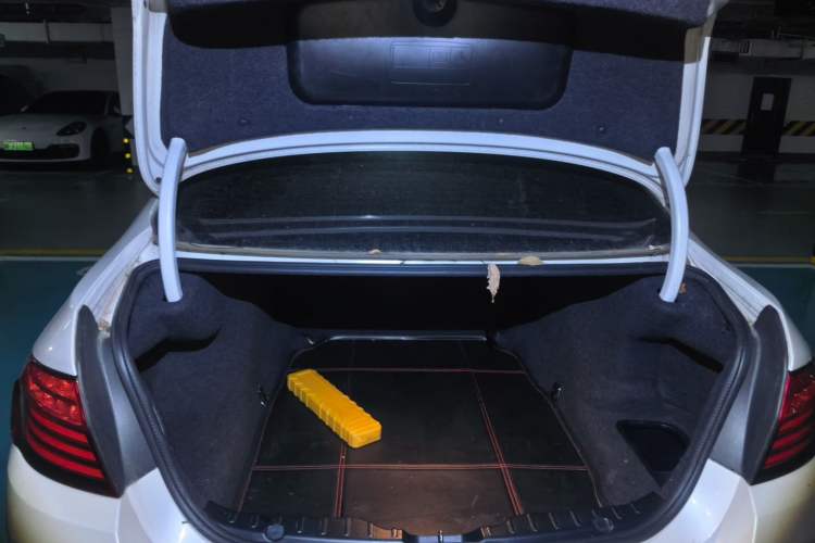 Used BMW 5 Series 2014 520i Elegant Edition Trunk